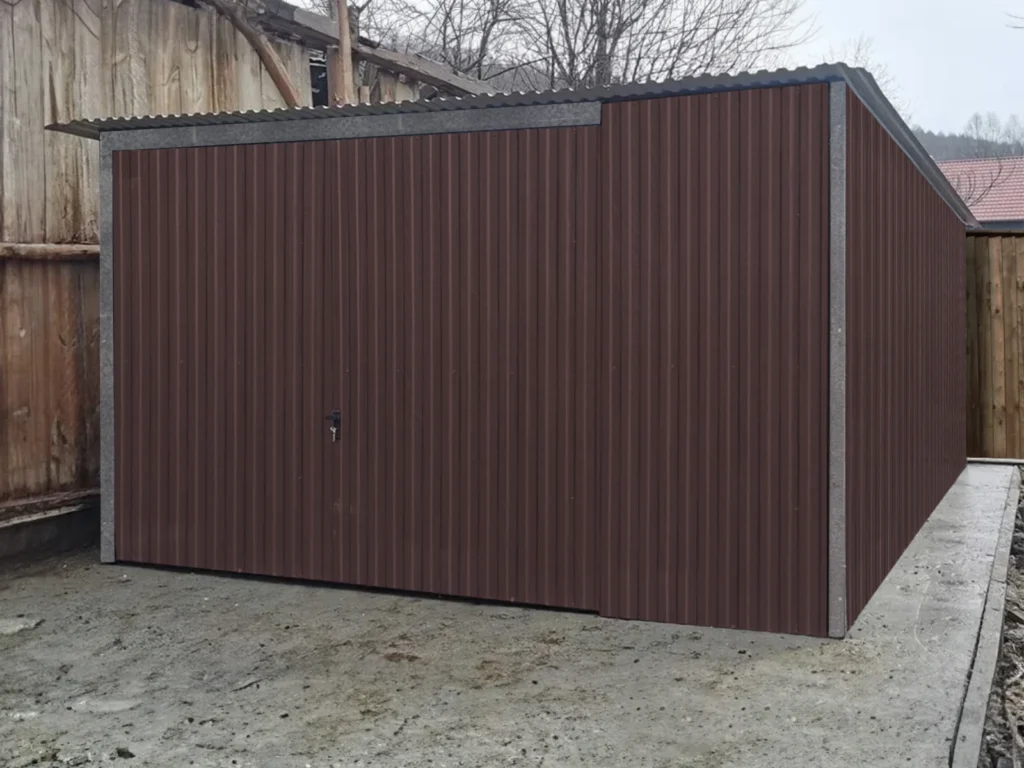 Braune Metallgarage mit Schiebetür