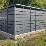 Gartenlager mit horizontalen Lamellen