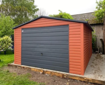 Einzelgarage aus Blech 400 x 500 cm Hellbraun Satteldach Schwingtor