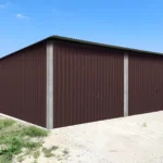 Doppelgarage mit brauner Metallverkleidung