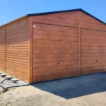 Holzgarage mit zwei Toren