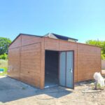 Garagenbau in Holzoptik aus Metall