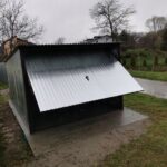 Metallgarage mit geneigtem Dach