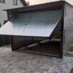 Metallgarage mit Klapptor
